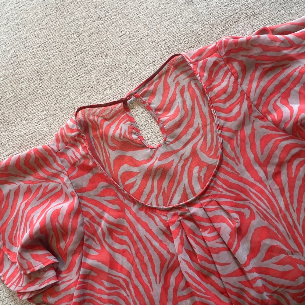 Ginger G Zebra Print Flutter Sleeve Blouse Coral Pink Grey Sheer Keyhole Top M